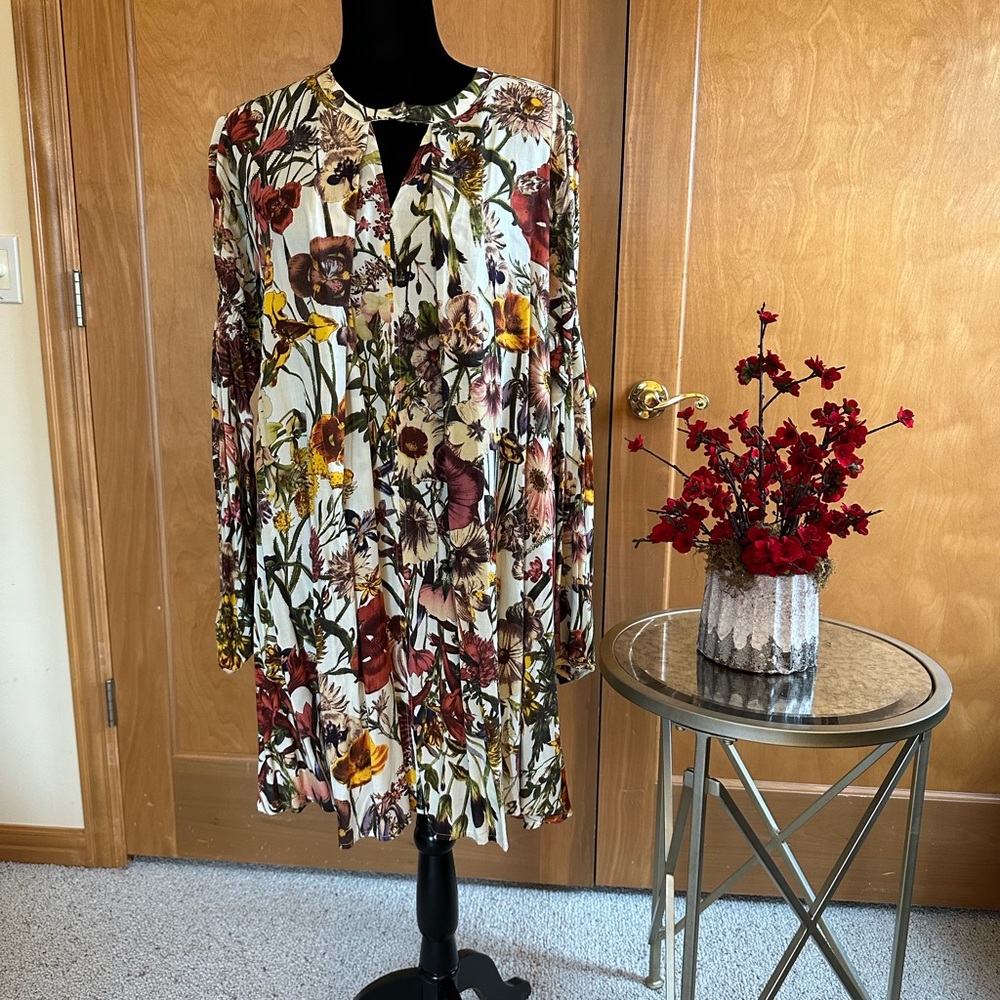 Umgee floral boho dress. Size L pit to pit 25” Generously sized. NWT